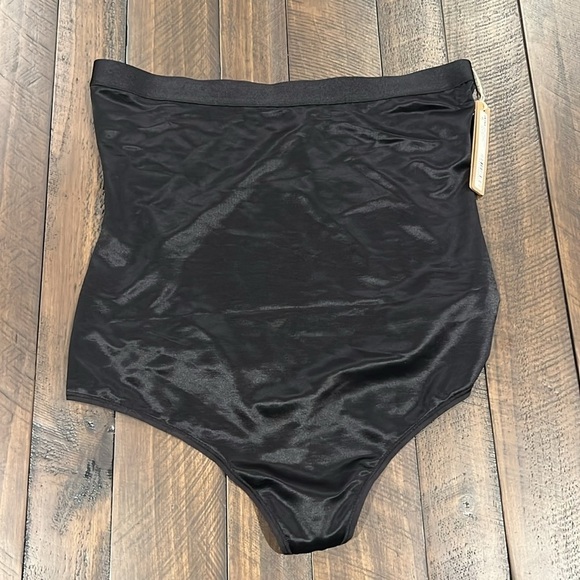 Skims Barely There High Waist Thong - Picture 4 of 7